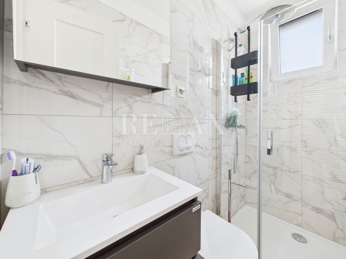 Dramalj - prostorno stanovanje s strešno teraso