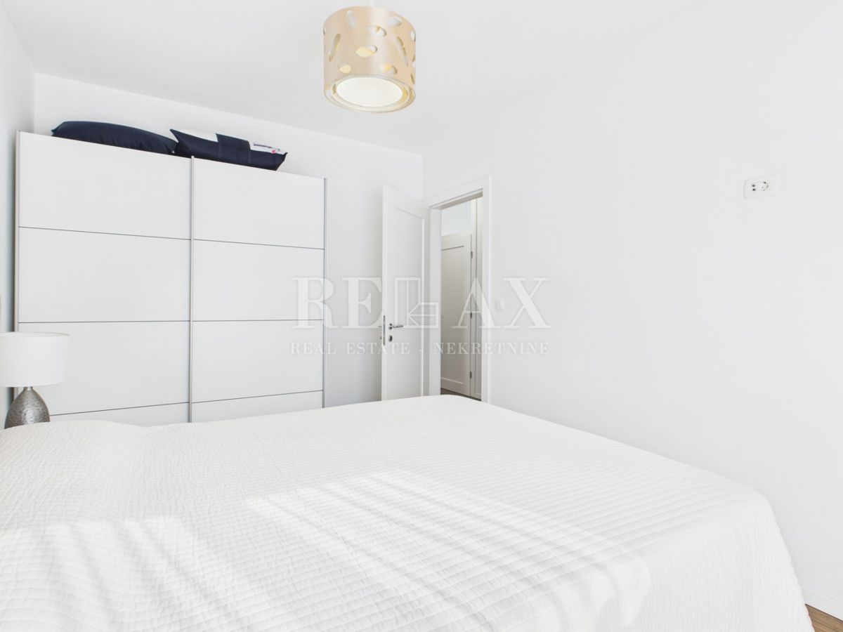 Dramalj - prostorno stanovanje s strešno teraso