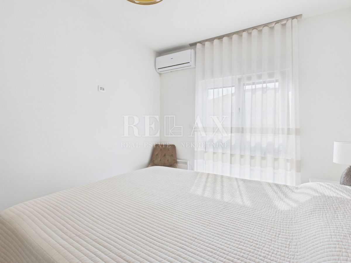 Dramalj - prostorno stanovanje s strešno teraso