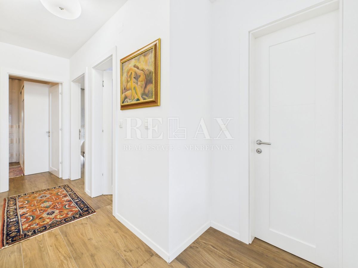 Dramalj - prostorno stanovanje s strešno teraso