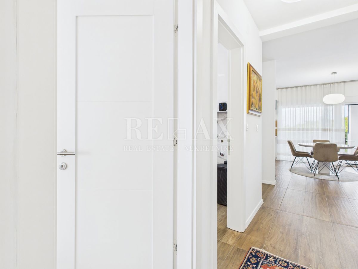 Dramalj - prostorno stanovanje s strešno teraso