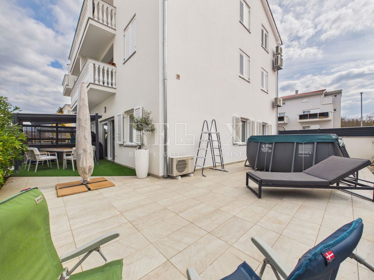 Otok Krk, Bogovići - apartma z bazenom, vrtom