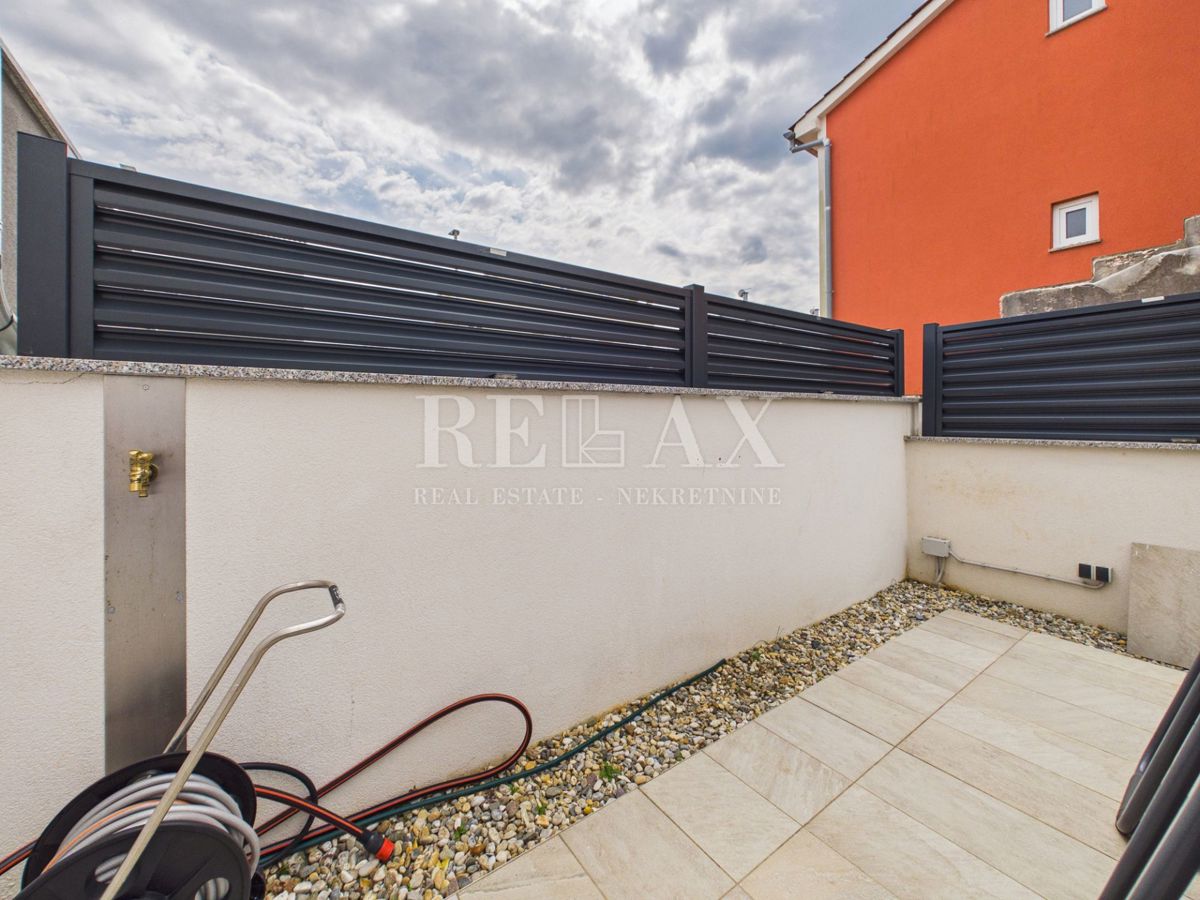 Otok Krk, Bogovići - apartma z bazenom, vrtom