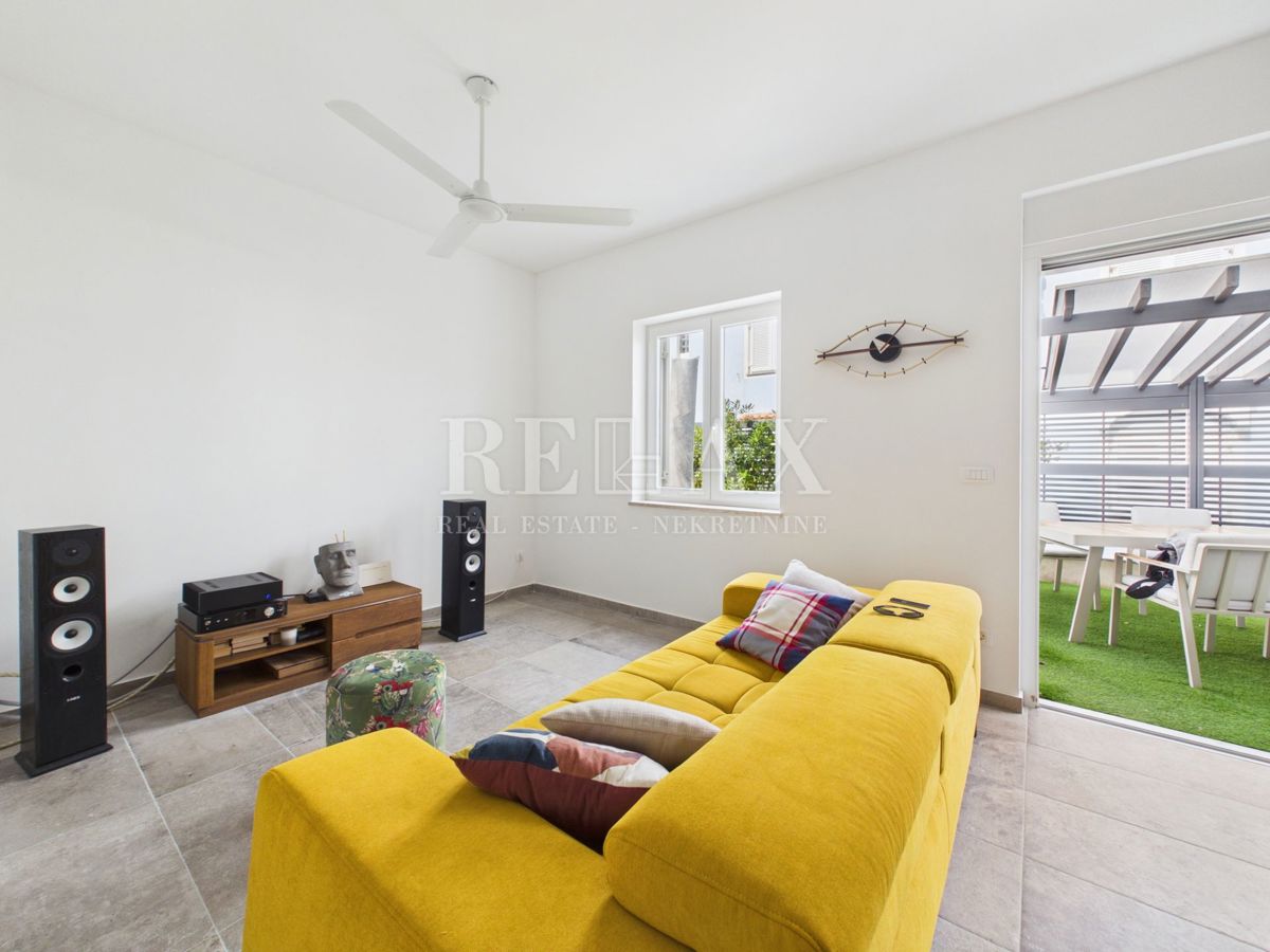 Otok Krk, Bogovići - apartma z bazenom, vrtom