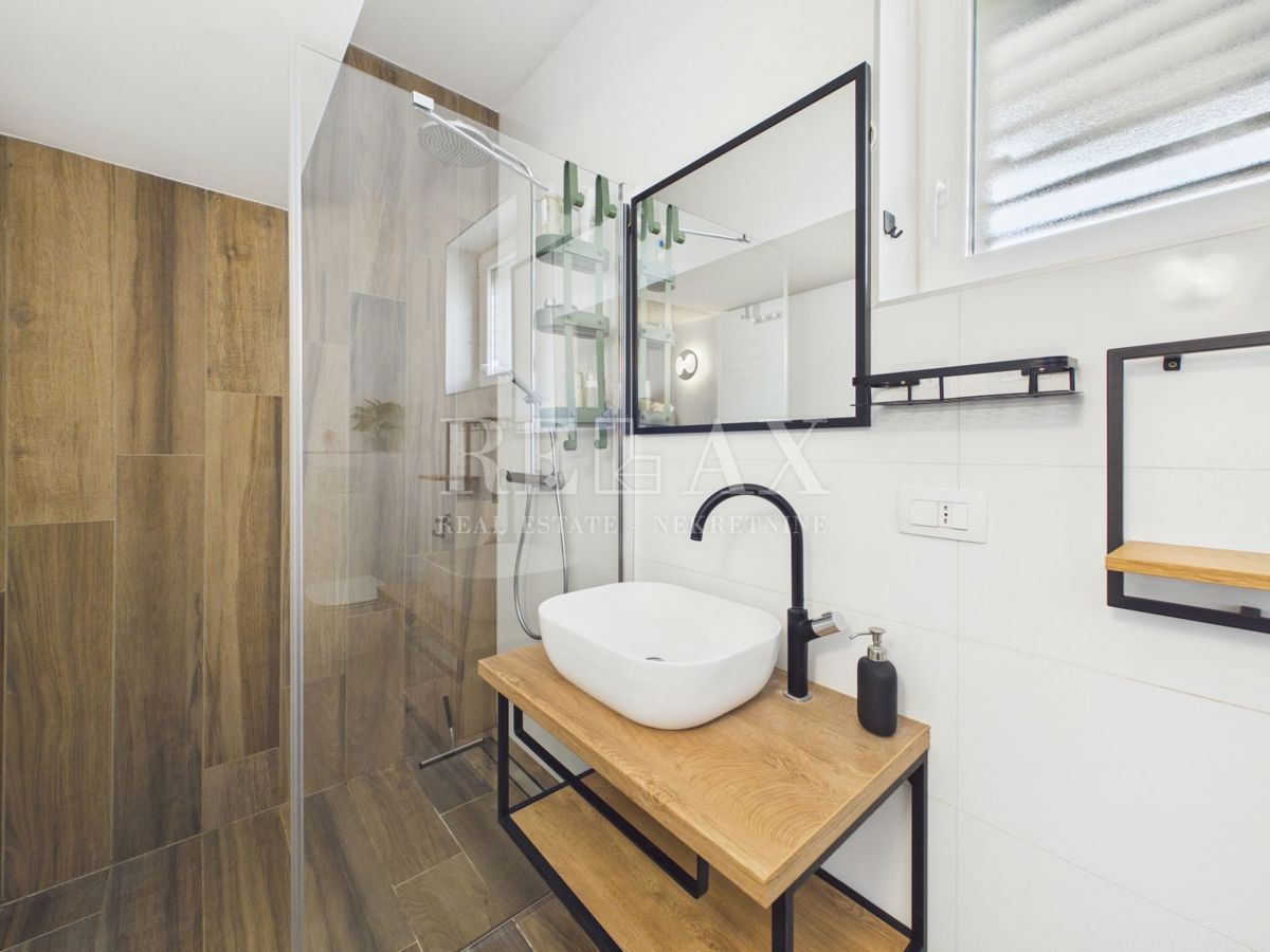 Otok Krk, Bogovići - apartma z bazenom, vrtom