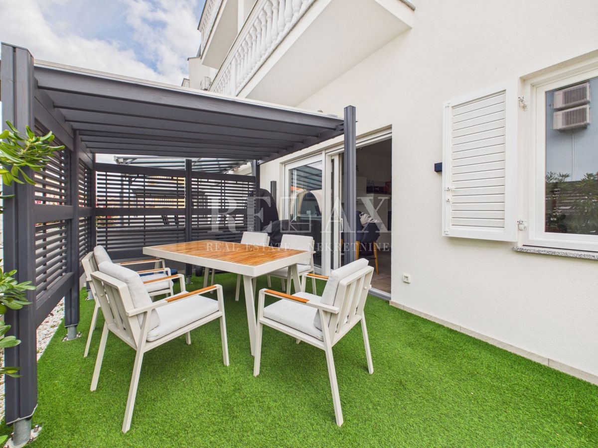 Otok Krk, Bogovići - apartma z bazenom, vrtom