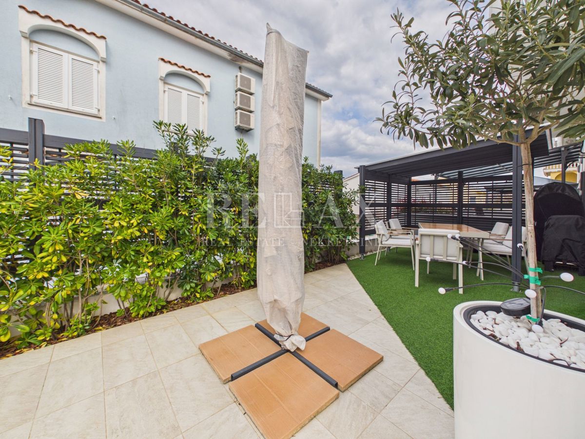 Otok Krk, Bogovići - apartma z bazenom, vrtom