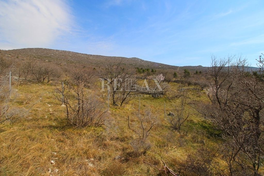 Novi Vinodolski, Smokvica - Veliko zemljišče blizu morja