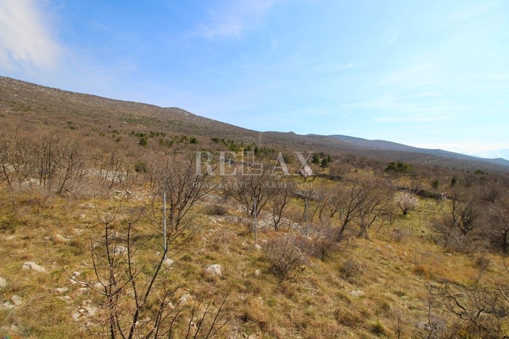 Novi Vinodolski, Smokvica - Veliko zemljišče blizu morja