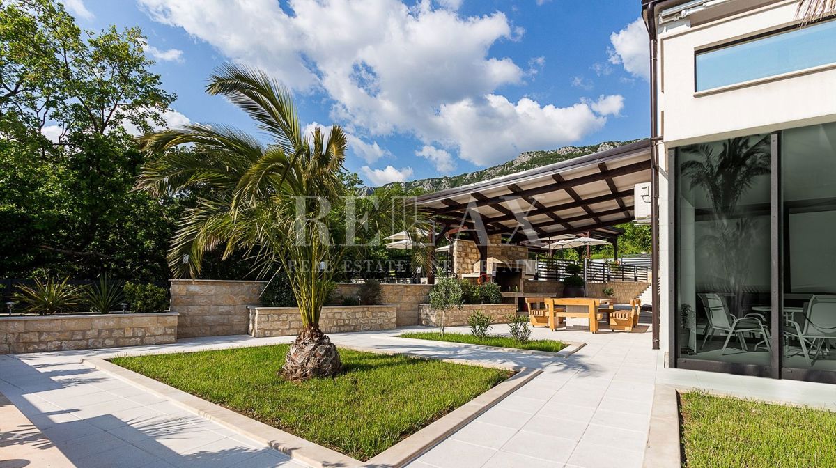CRIKVENICA, ZALEĐE - Ekskluzivna vila z vsebinami
