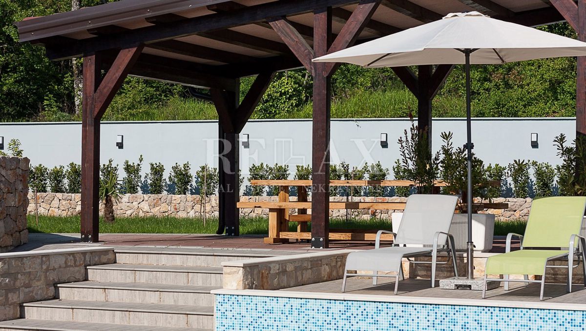 CRIKVENICA, ZALEĐE - Ekskluzivna vila z vsebinami