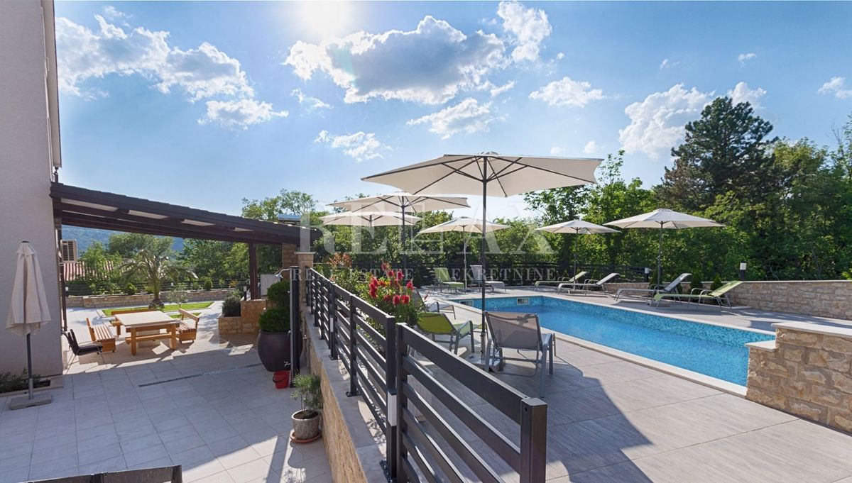 CRIKVENICA, ZALEĐE - Ekskluzivna vila z vsebinami