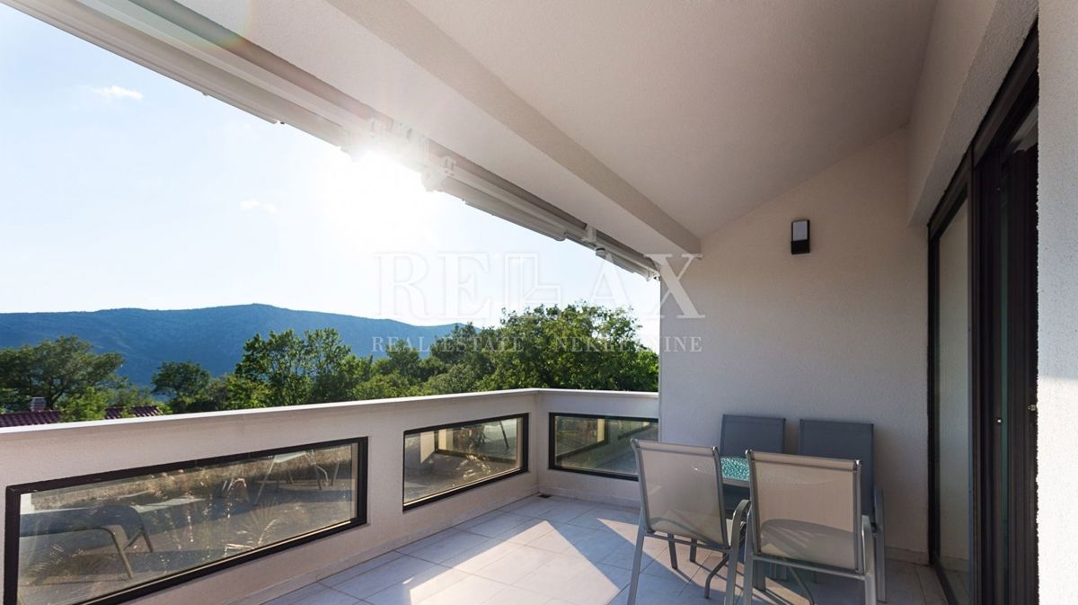 CRIKVENICA, ZALEĐE - Ekskluzivna vila z vsebinami