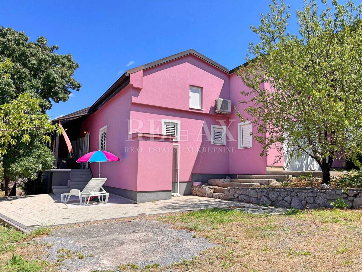 Senj, sv. Juraj - Hiša z velikim vrtom