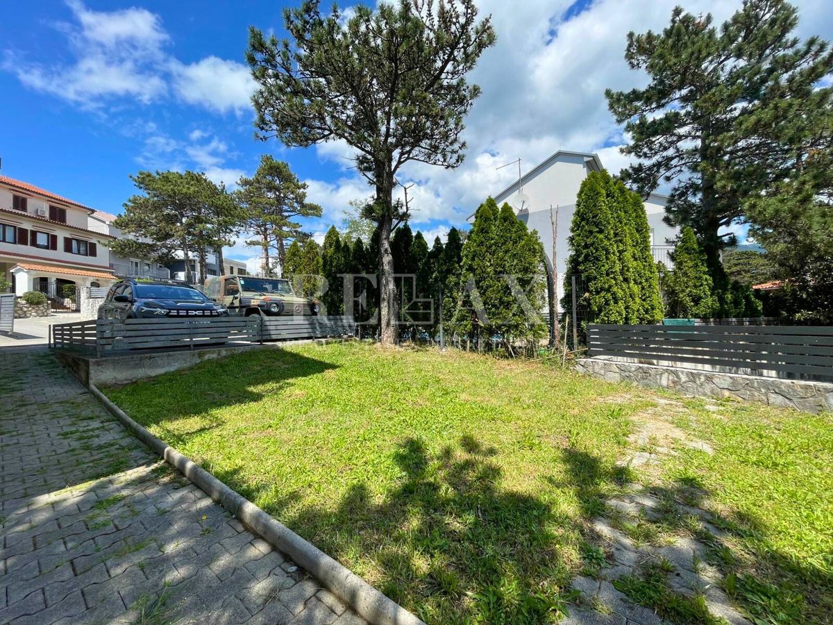 Crikvenica - Stan v pritličju z vrtom in pogledom na morje