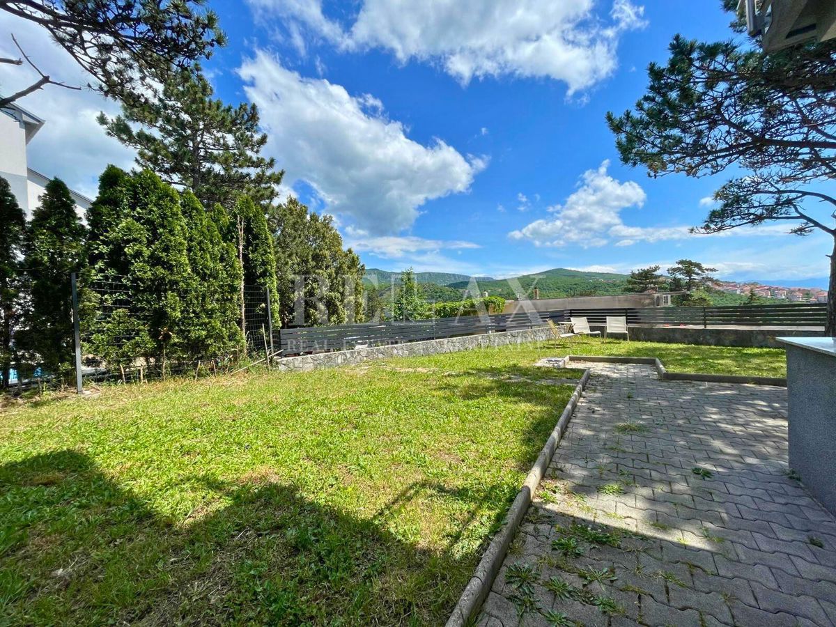 Crikvenica - Stan v pritličju z vrtom in pogledom na morje