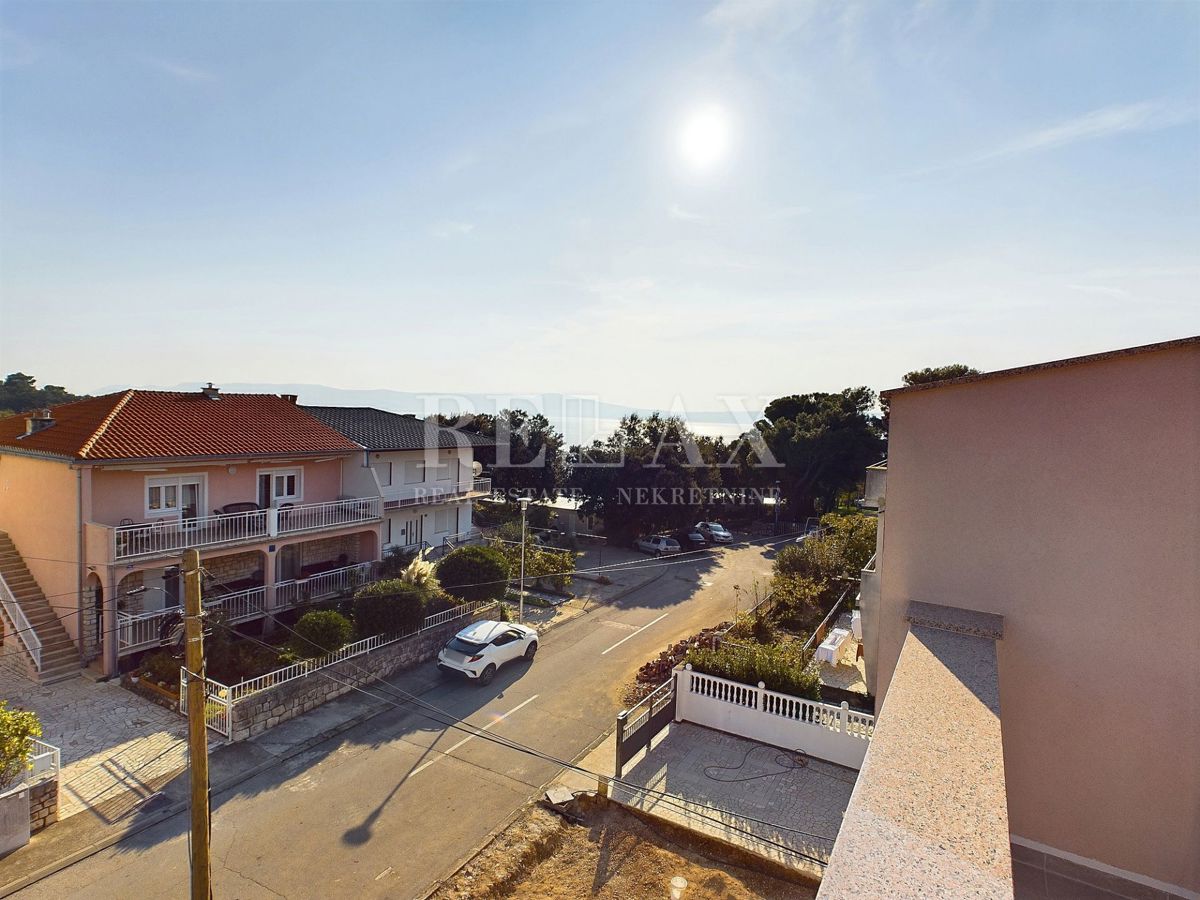 Selce - nadstropje z dvema apartmajema, idealno za najem ali poletne počitnice