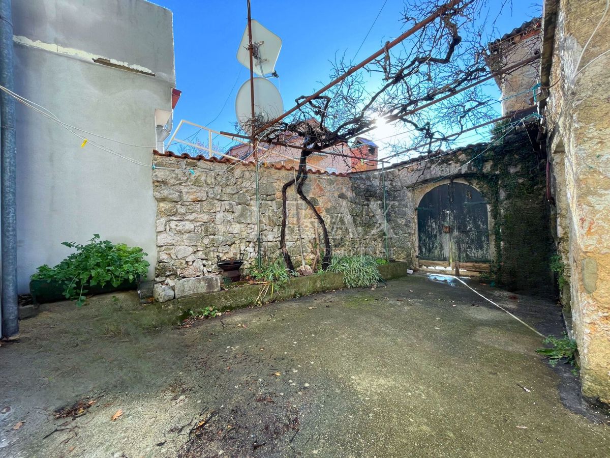 Bribir - kamnita hiša za obnovo