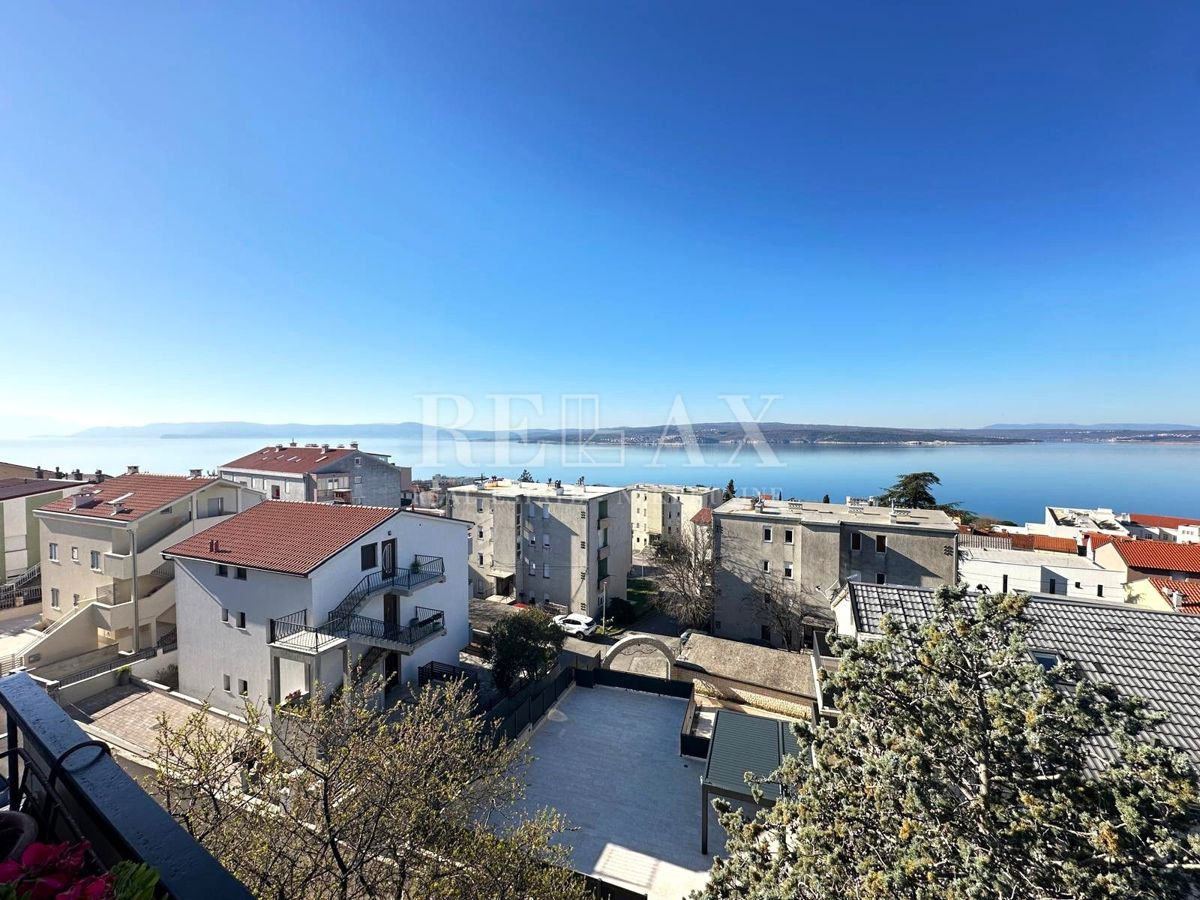 Crikvenica - stanovanje z garažo v širšem centru