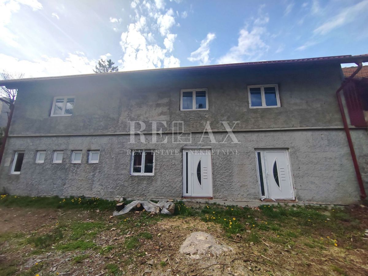 Delnice – Hiša v središču z velikim investicijskim potencialom