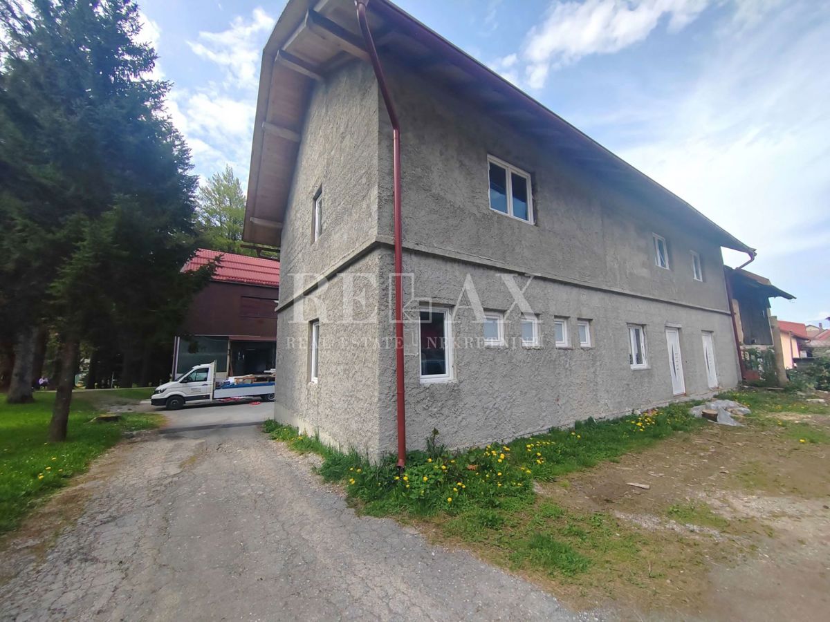 Delnice – Hiša v središču z velikim investicijskim potencialom