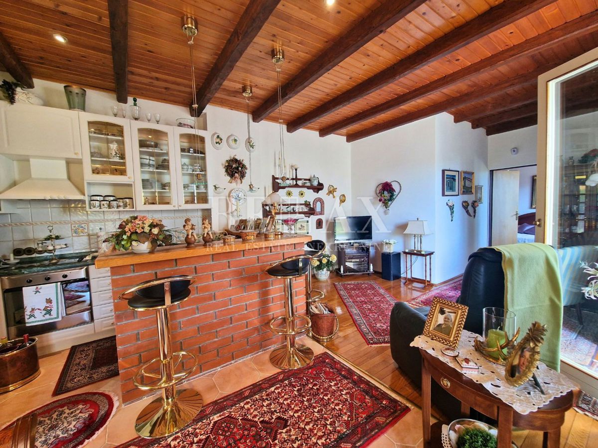 Kostrena - stanovanje s čudovitim vrtom