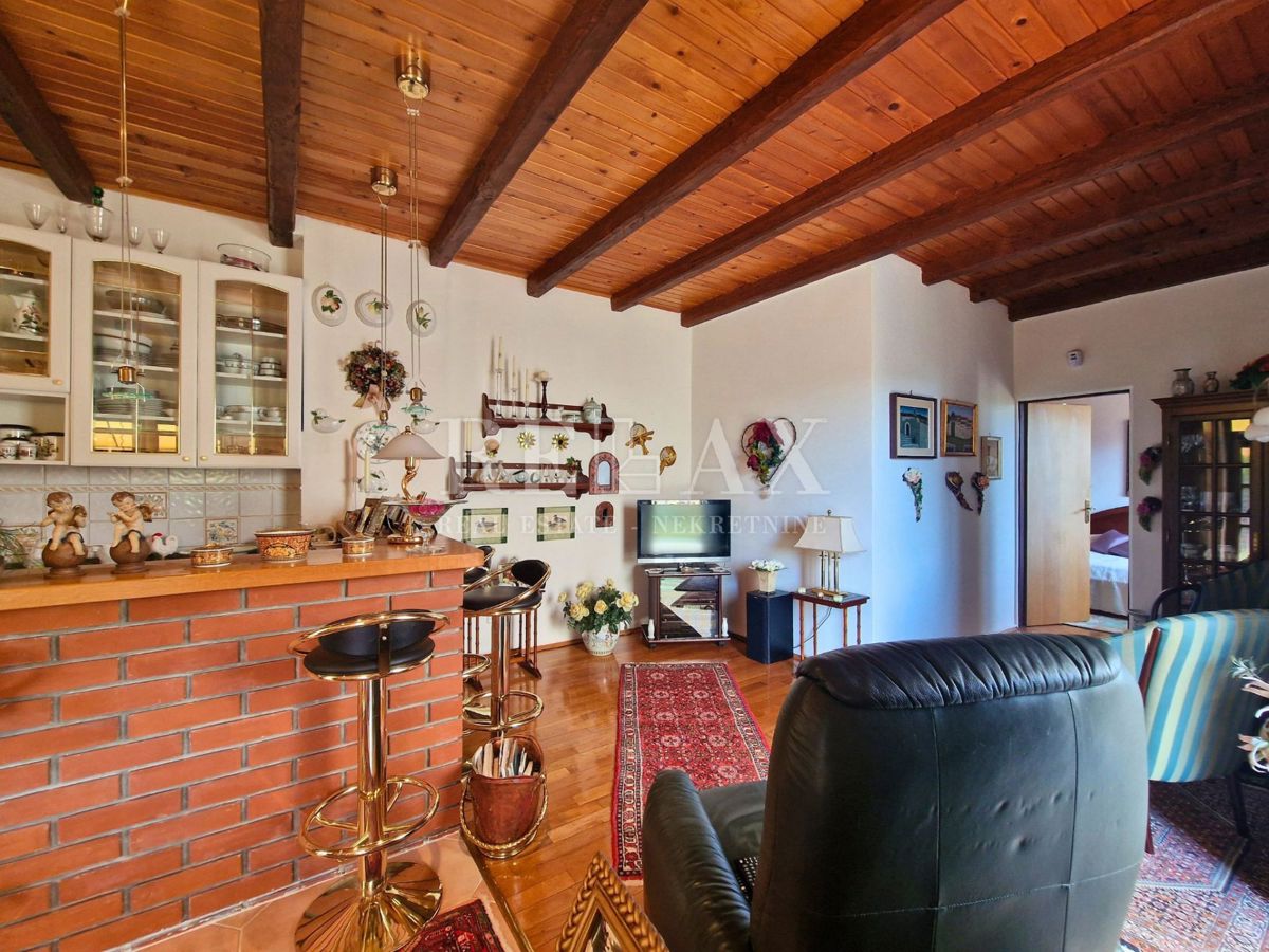 Kostrena - stanovanje s čudovitim vrtom