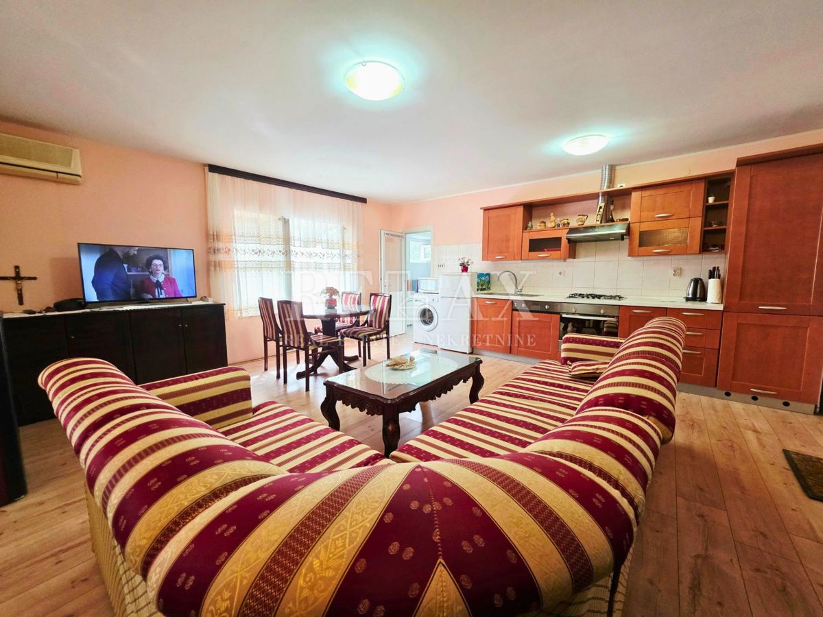Sveti Juraj - 1. vrsta do morja, 2 apartmaja