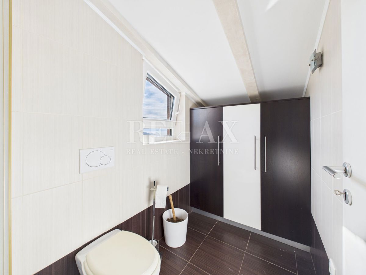 Crikvenica – Dvonadstropno stanovanje, 104 m² s pogledom na morje