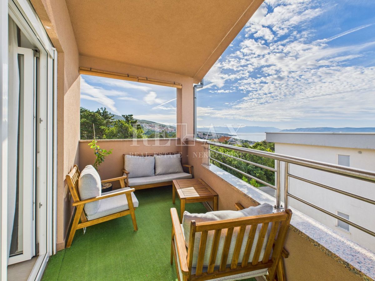 Crikvenica – Dvonadstropno stanovanje, 104 m² s pogledom na morje