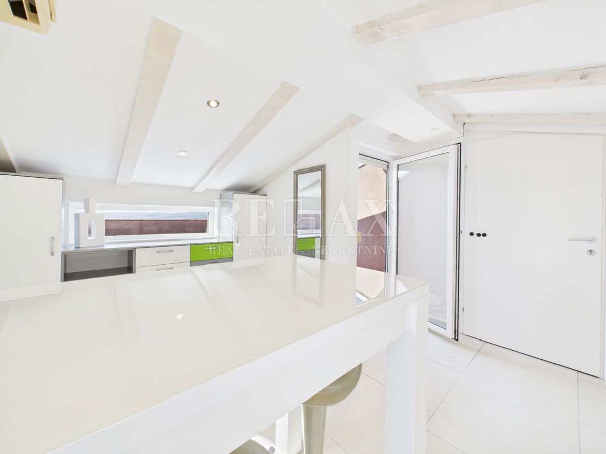 Crikvenica – Dvonadstropno stanovanje, 104 m² s pogledom na morje