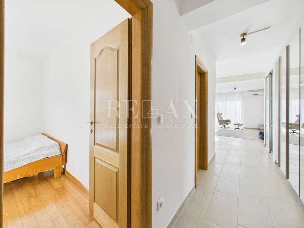 Crikvenica – Dvonadstropno stanovanje, 104 m² s pogledom na morje