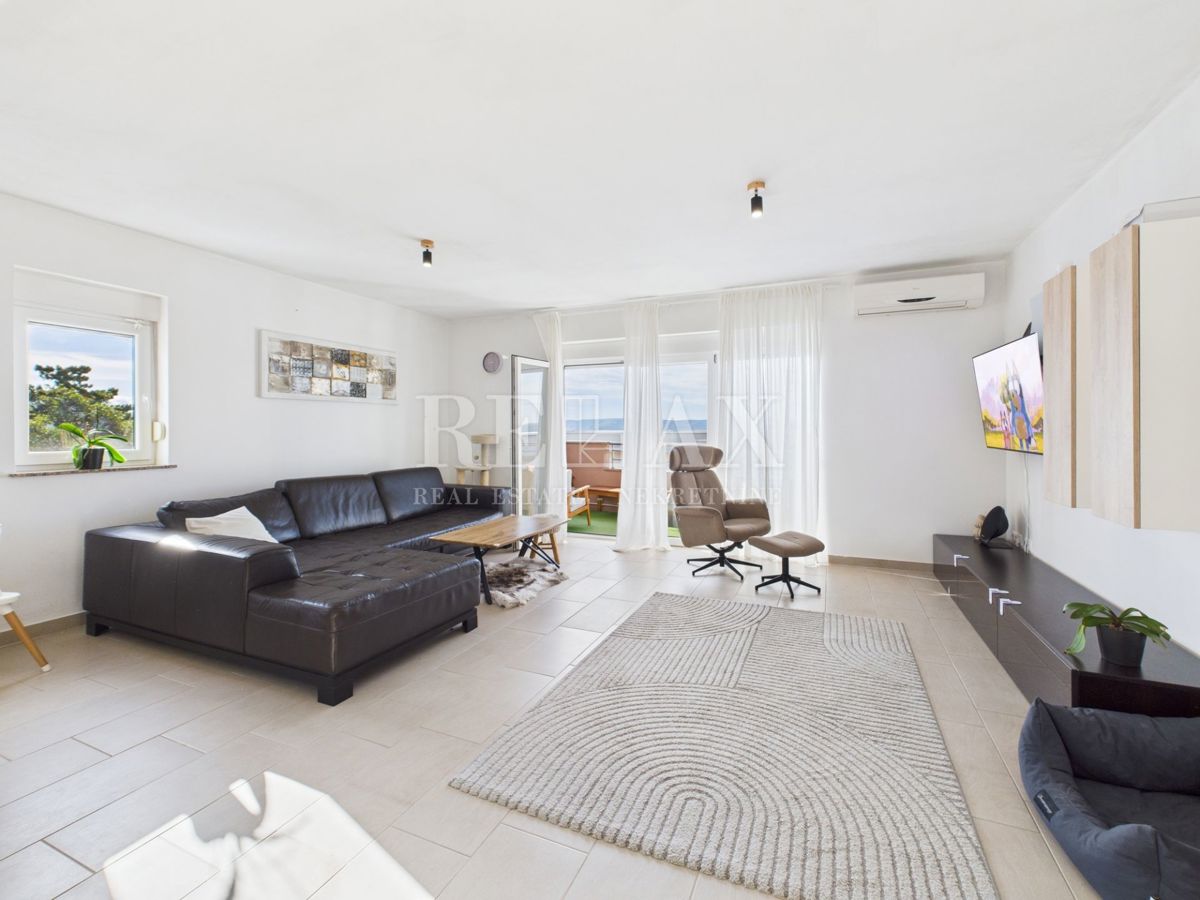 Crikvenica – Dvonadstropno stanovanje, 104 m² s pogledom na morje