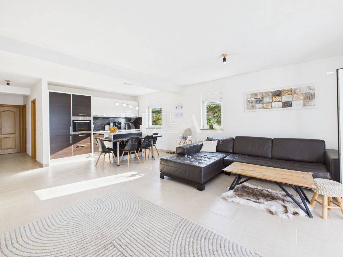 Crikvenica – Dvonadstropno stanovanje, 104 m² s pogledom na morje