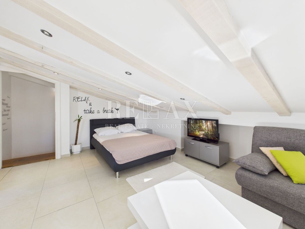 Crikvenica – Dvonadstropno stanovanje, 104 m² s pogledom na morje