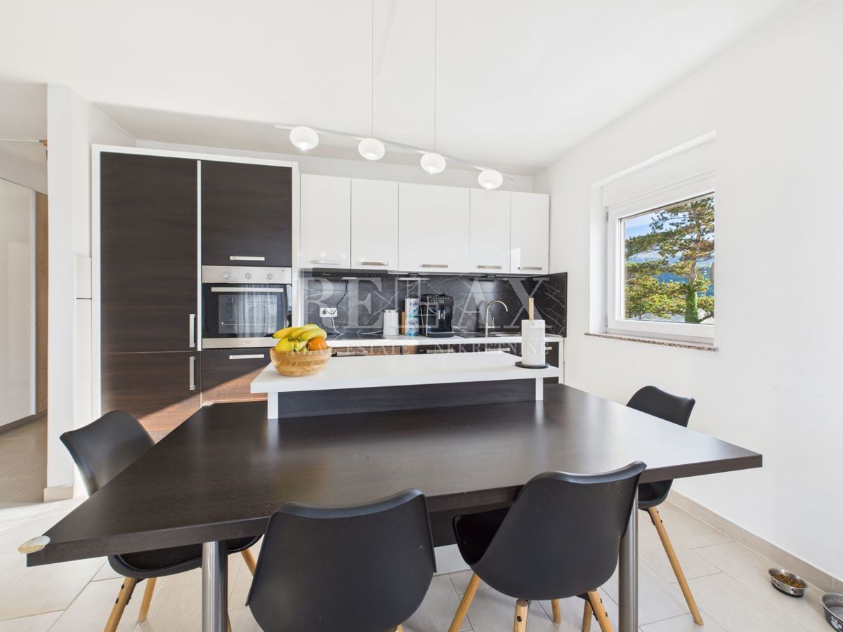 Crikvenica – Dvonadstropno stanovanje, 104 m² s pogledom na morje