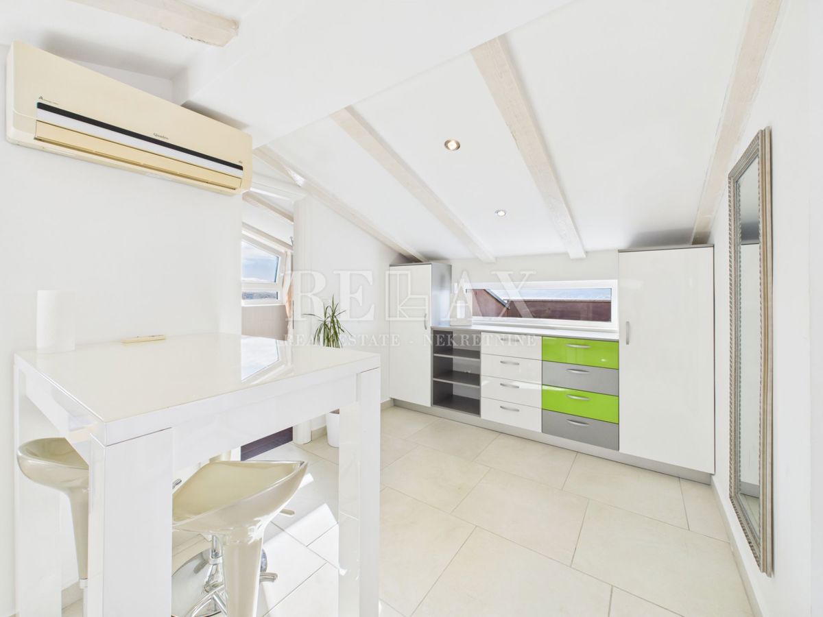 Crikvenica – Dvonadstropno stanovanje, 104 m² s pogledom na morje