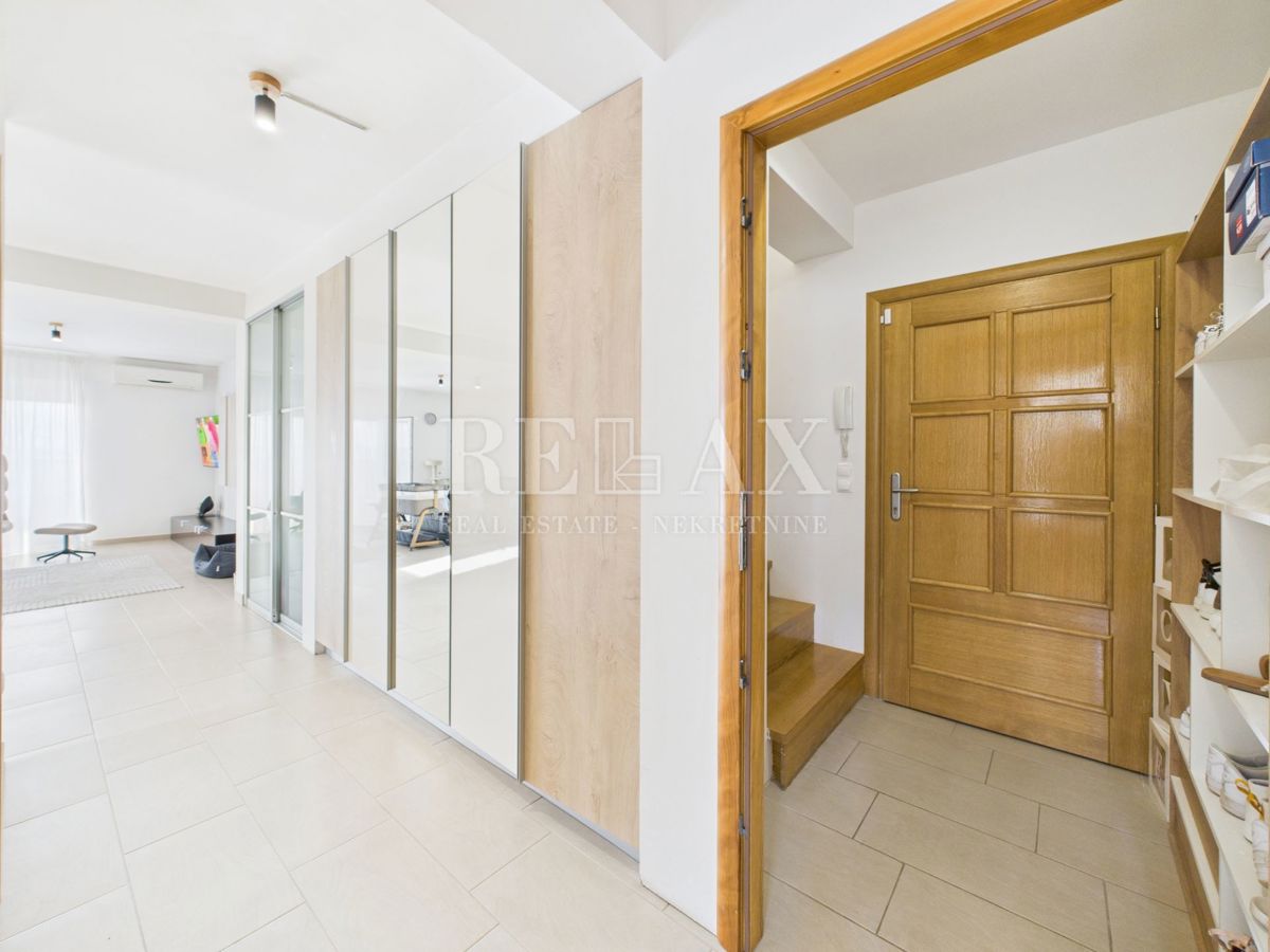 Crikvenica – Dvonadstropno stanovanje, 104 m² s pogledom na morje