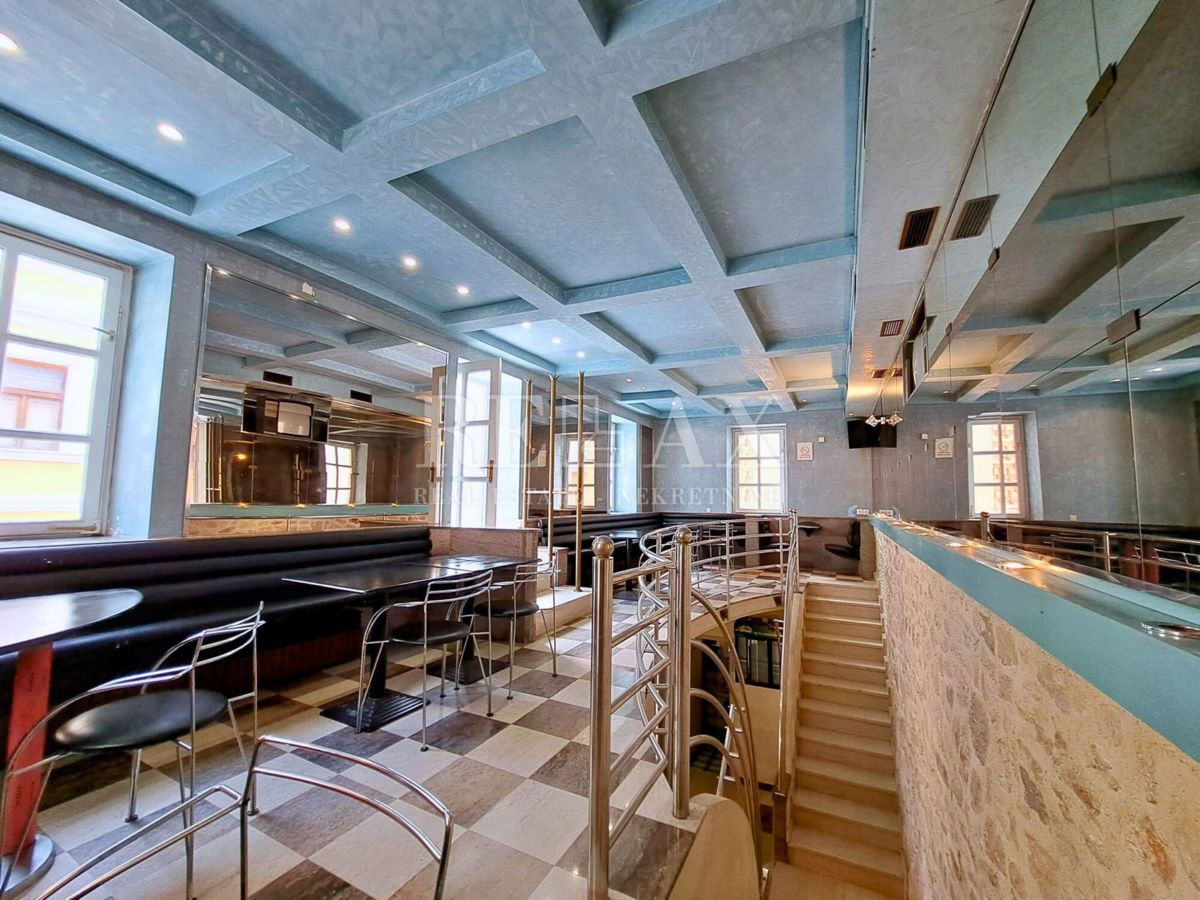 Novi Vinodolski - poslovni prostori, stanovanje in skladišče