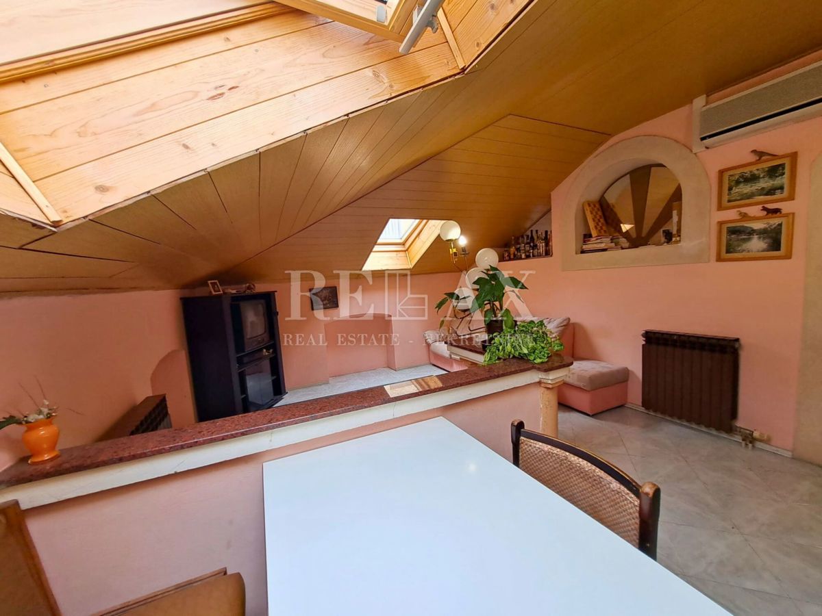 Novi Vinodolski - poslovni prostori, stanovanje in skladišče