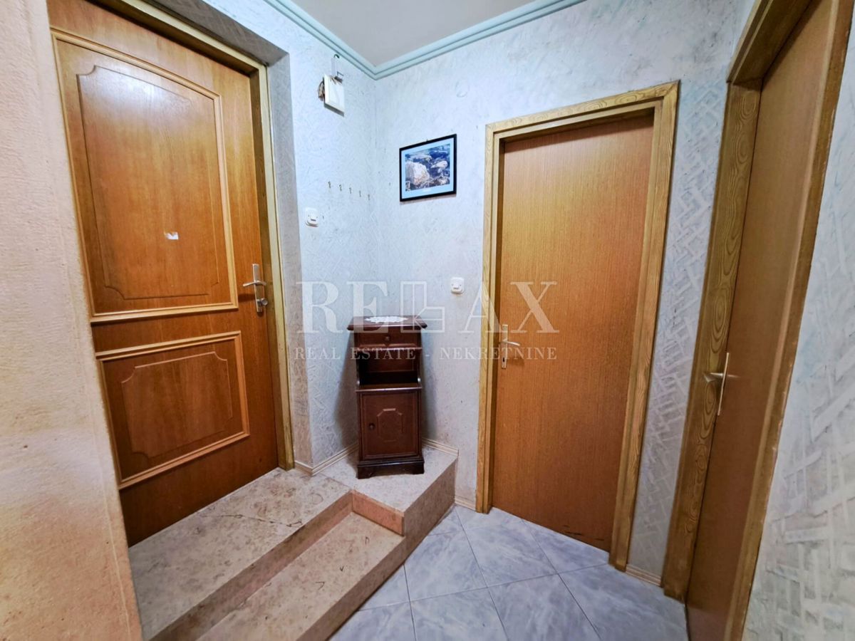 Novi Vinodolski - poslovni prostori, stanovanje in skladišče