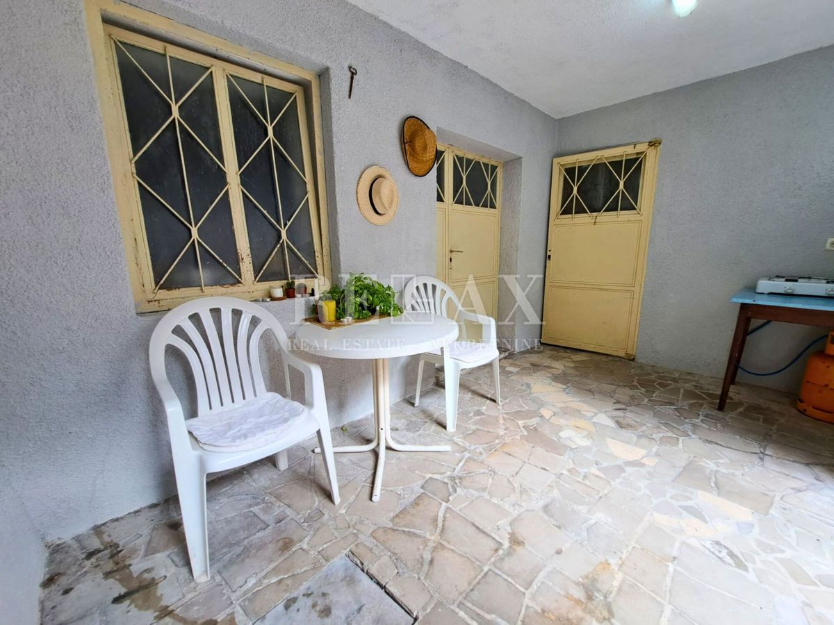 Novi Vinodolski - poslovni prostori, stanovanje in skladišče