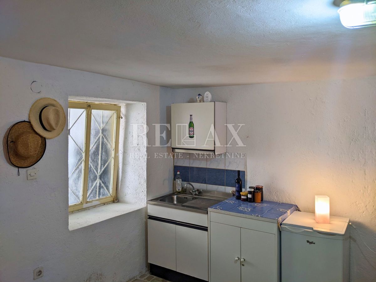 Novi Vinodolski - poslovni prostori, stanovanje in skladišče