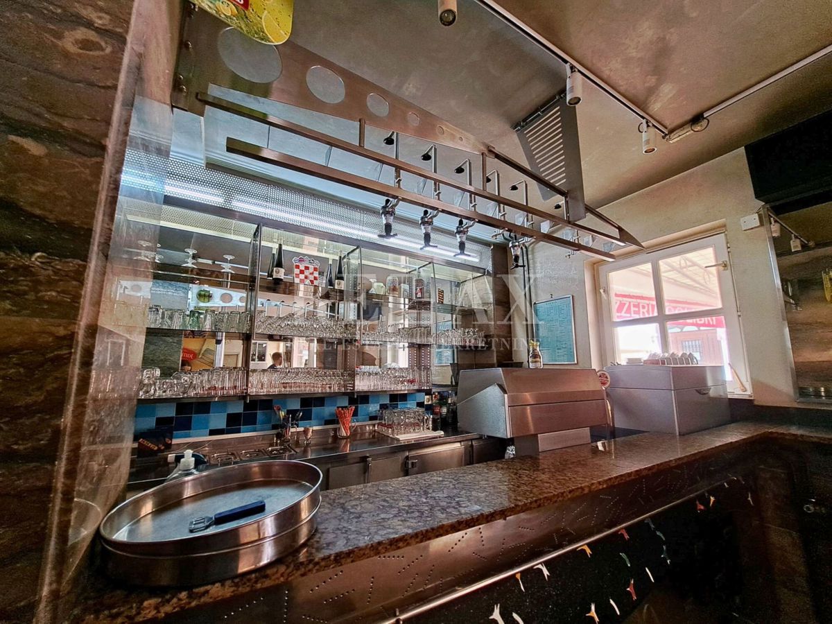 Novi Vinodolski - poslovni prostori, stanovanje in skladišče