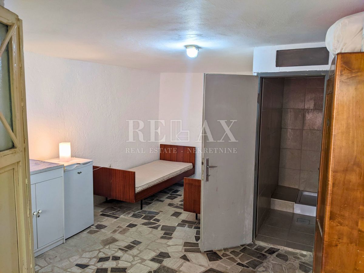 Novi Vinodolski - poslovni prostori, stanovanje in skladišče