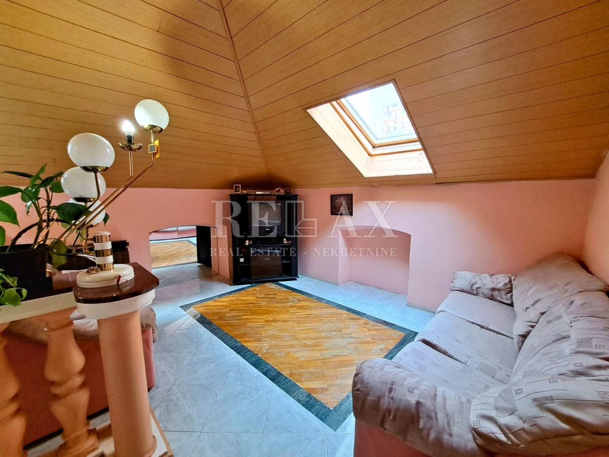 Novi Vinodolski - poslovni prostori, stanovanje in skladišče