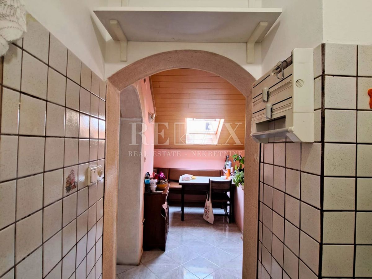 Novi Vinodolski - poslovni prostori, stanovanje in skladišče