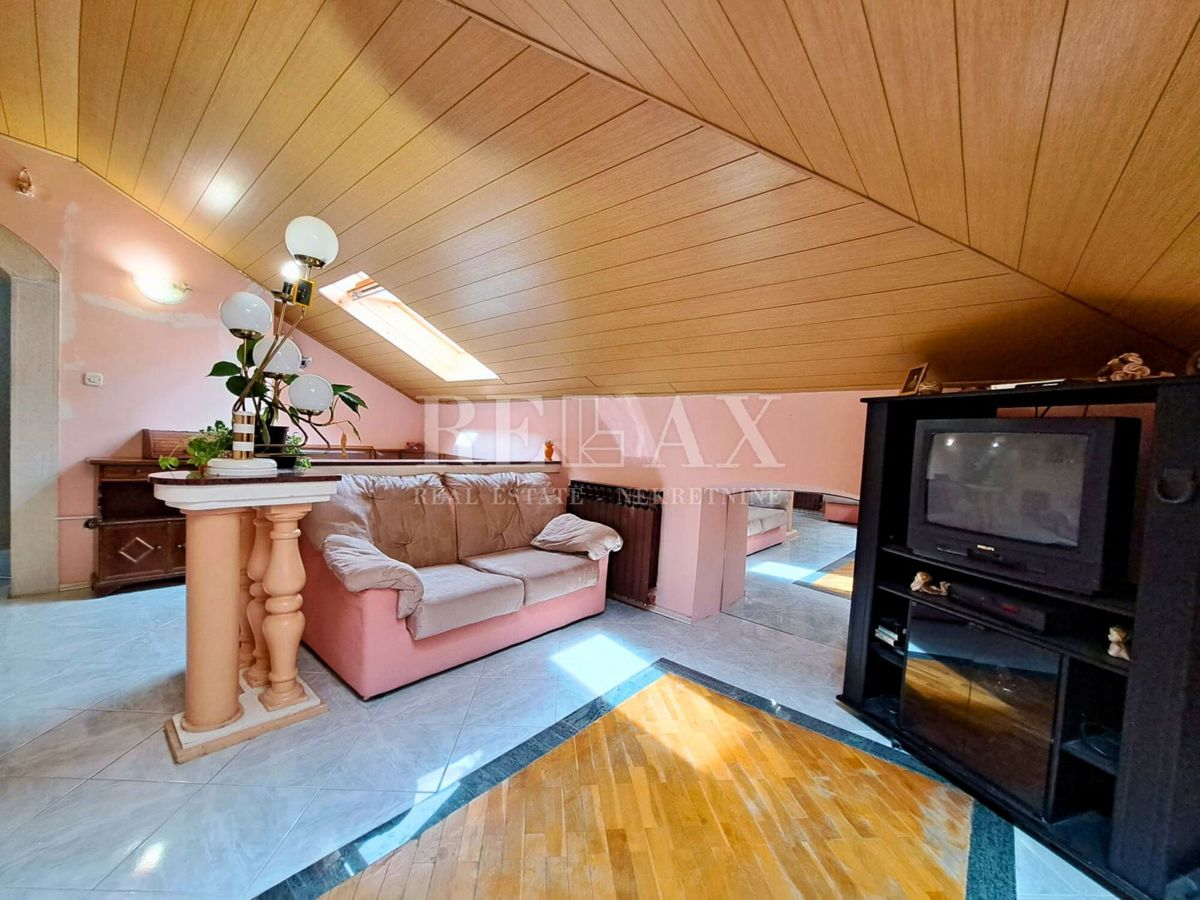 Novi Vinodolski - poslovni prostori, stanovanje in skladišče