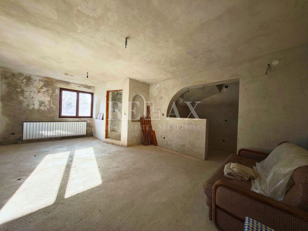 Fužine - samostojna hiša z velikim vrtom