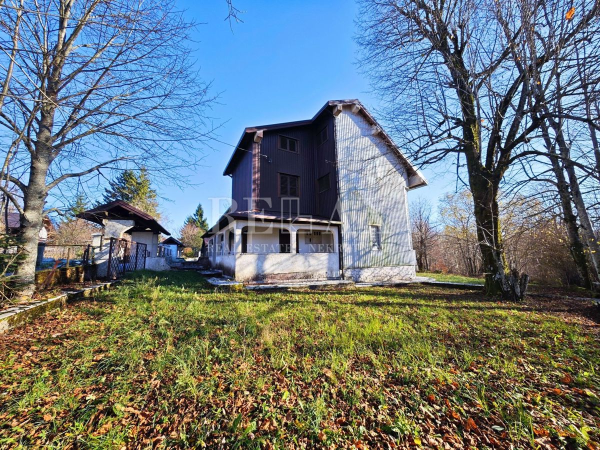 Fužine - samostojna hiša z velikim vrtom